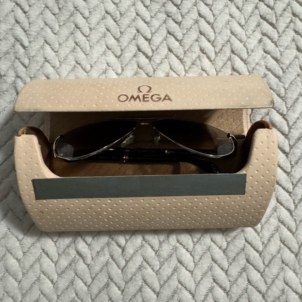 OMEGA Stylish Silver Omega Aviator Sunglasses